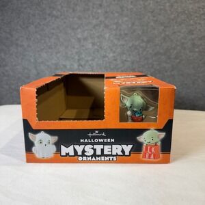 Hallmark Halloween Star Wars The Mandalorian Display Mystery Ornaments Grogu